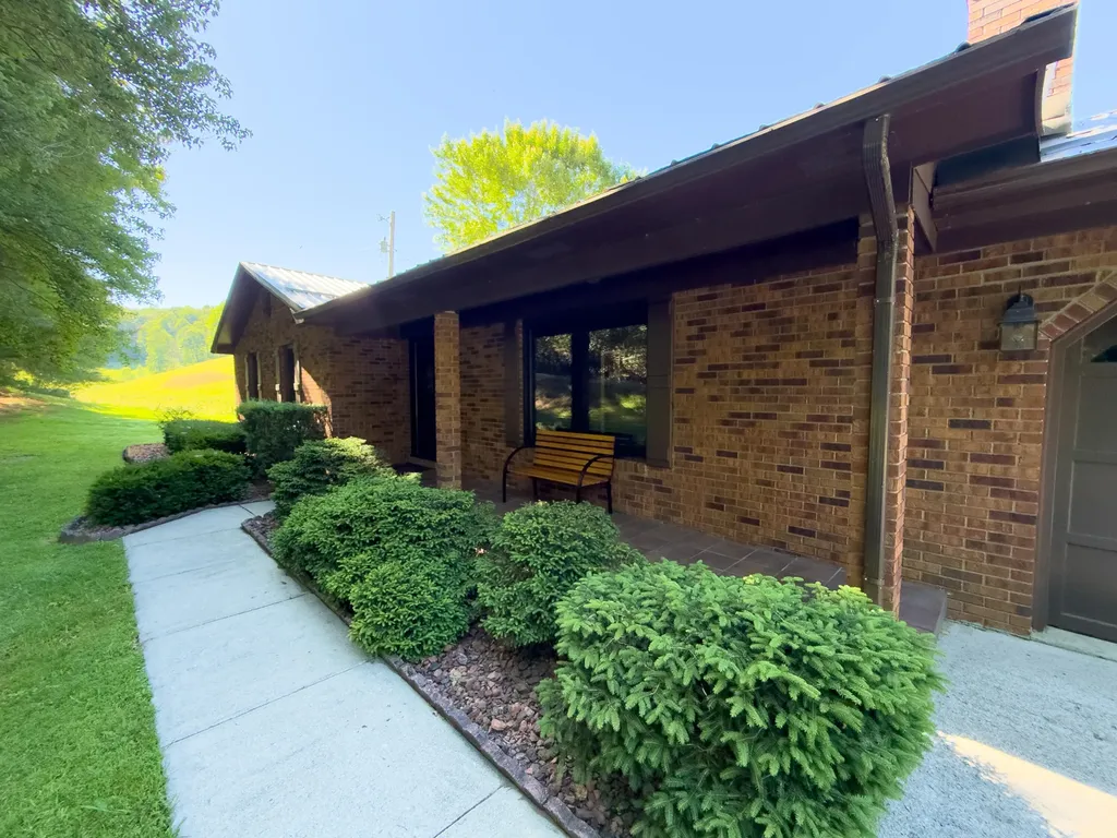 2774 Sasser Road London KY 40744