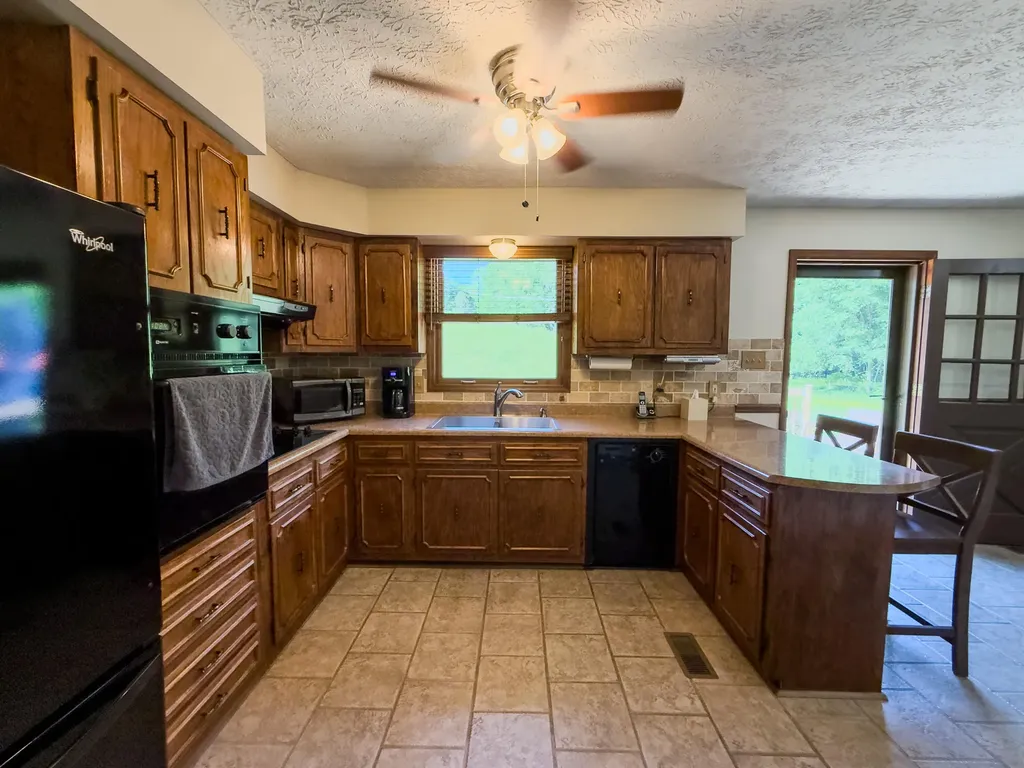 2774 Sasser Road London KY 40744