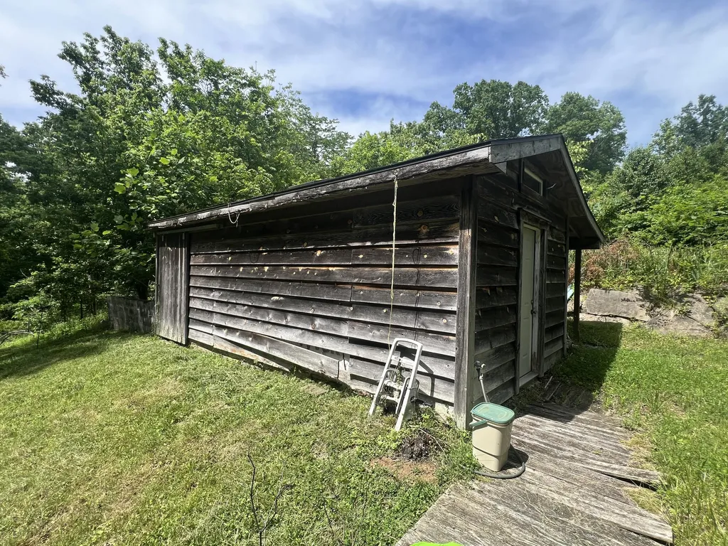 1227 Little Crooked Creek Road Lawrenceburg KY 40342