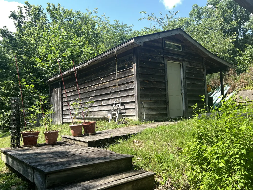 1227 Little Crooked Creek Road Lawrenceburg KY 40342