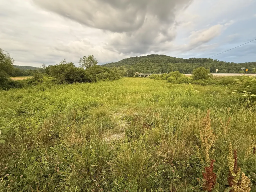 3988 Kentucky 592 Pine Knot KY 42635