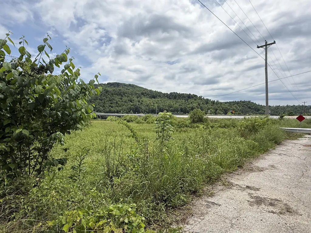3988 Kentucky 592 Pine Knot KY 42635