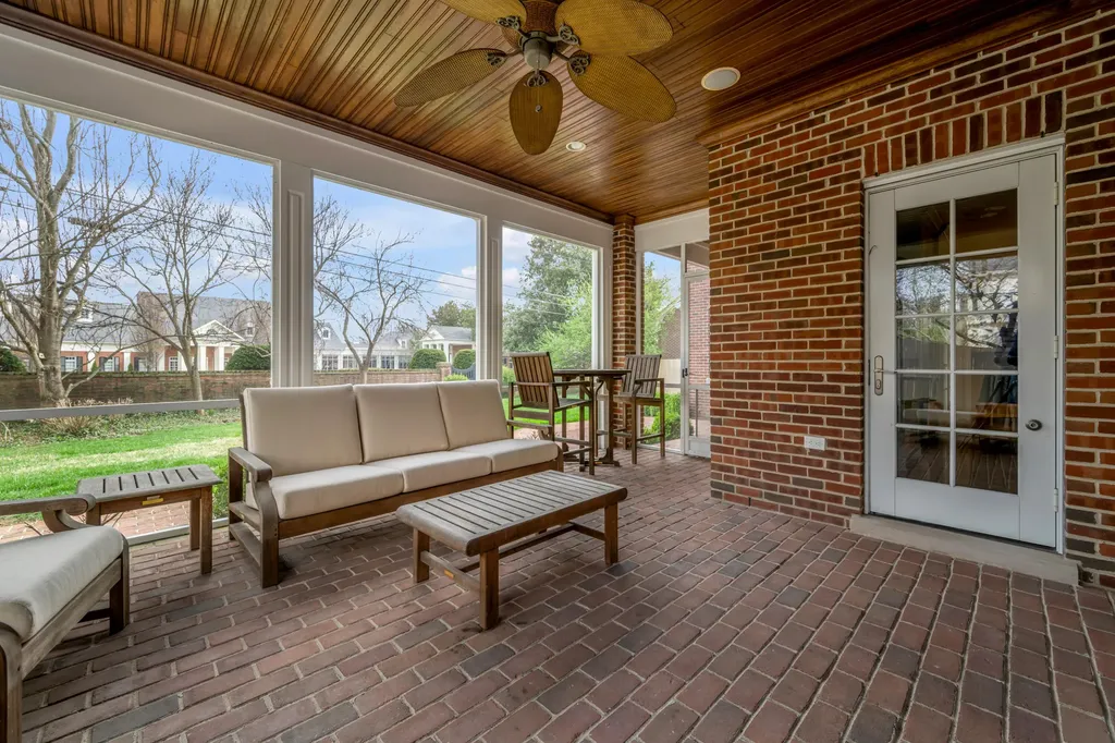 304 Holiday Road Lexington KY 40502