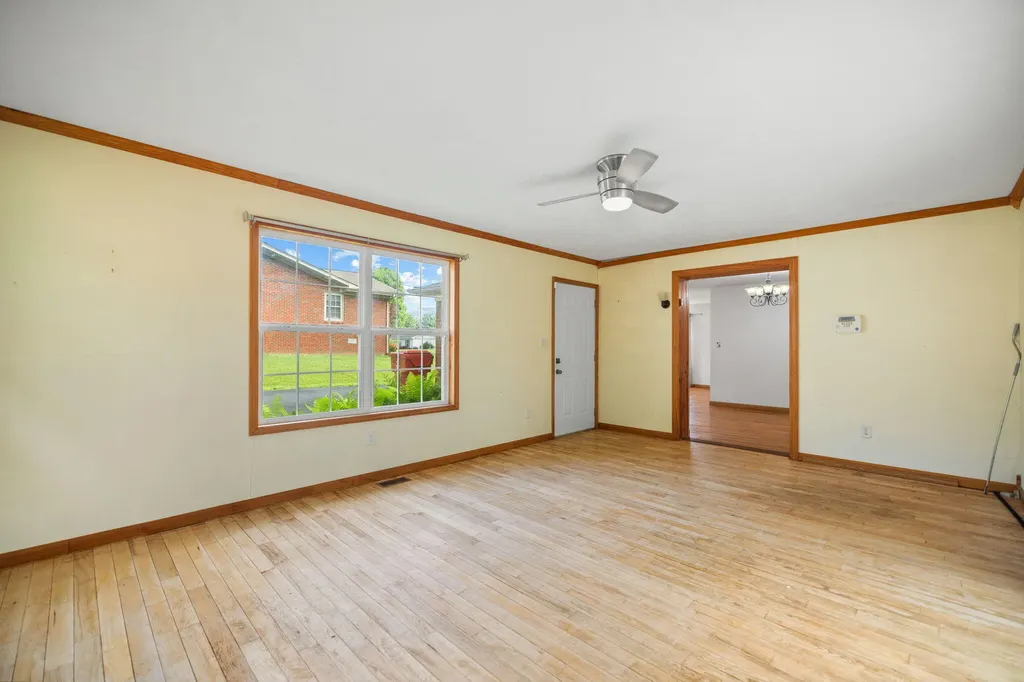 3024 Springs Branch Drive London KY 40744