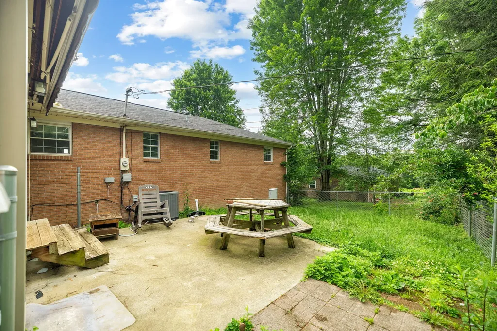 3024 Springs Branch Drive London KY 40744