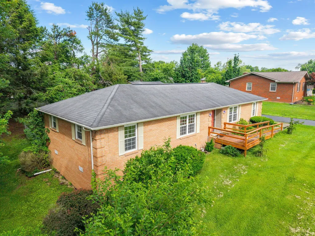 3024 Springs Branch Drive London KY 40744