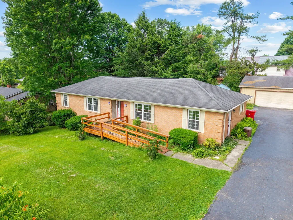 3024 Springs Branch Drive London KY 40744