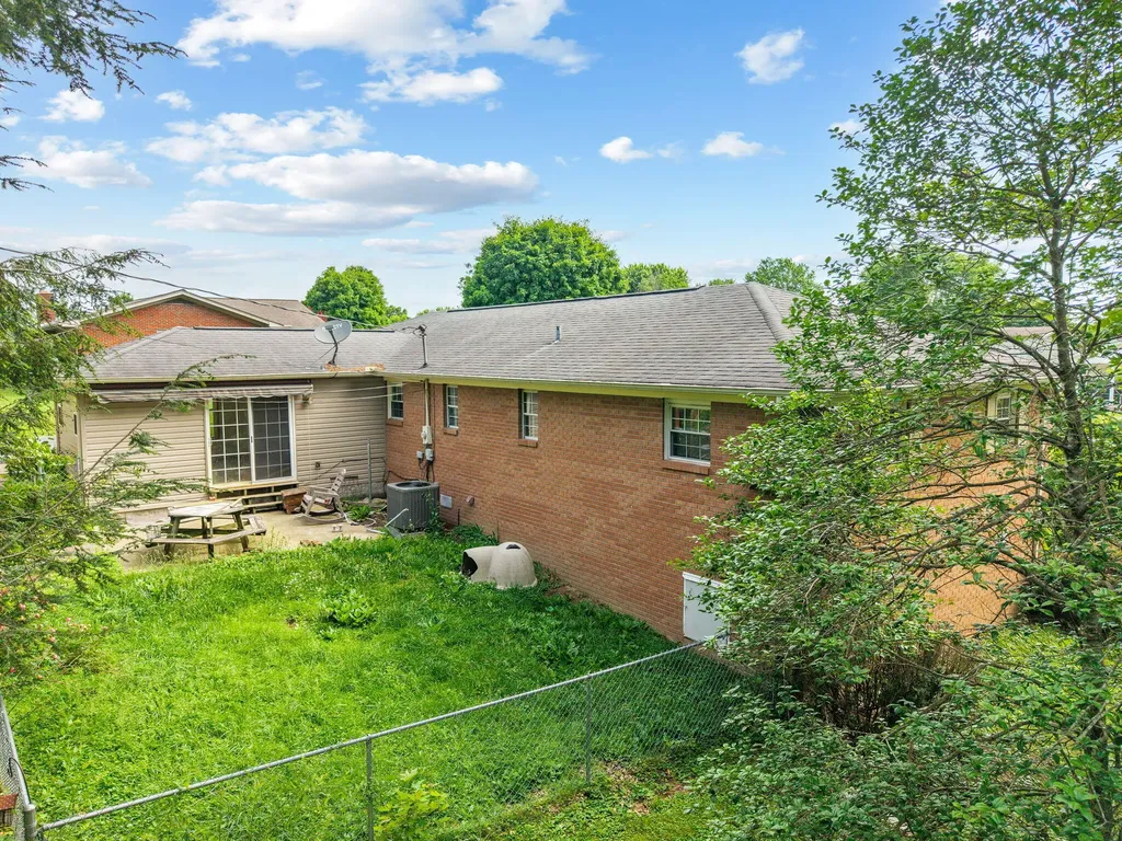 3024 Springs Branch Drive London KY 40744
