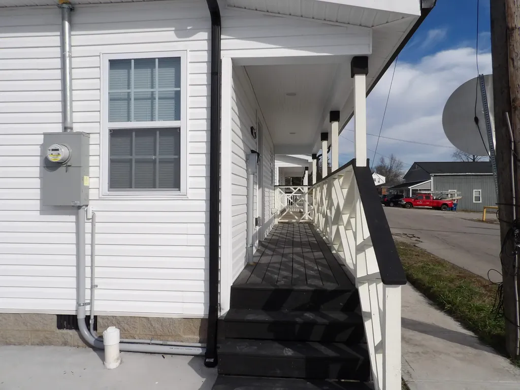 240 E Court Street Lawrenceburg KY 40342