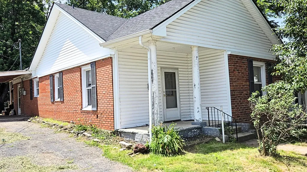 225 Kentucky Avenue Paris KY 40361