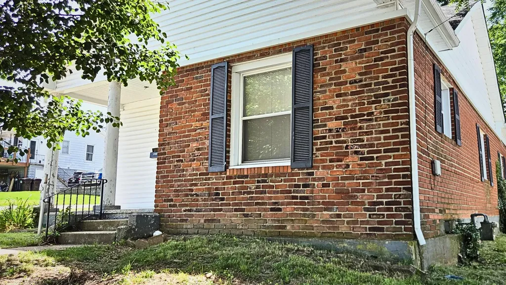 225 Kentucky Avenue Paris KY 40361