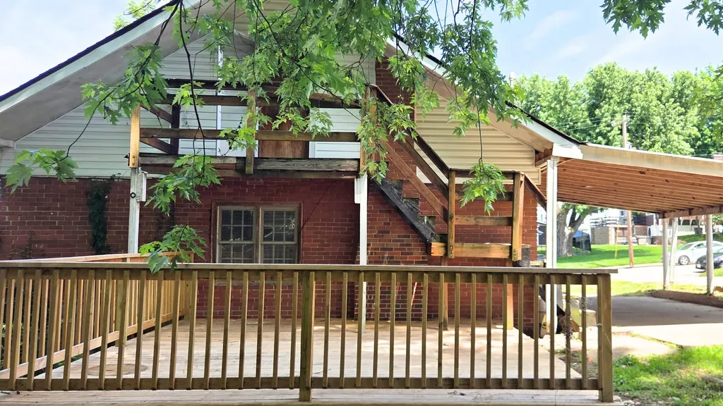 225 Kentucky Avenue Paris KY 40361