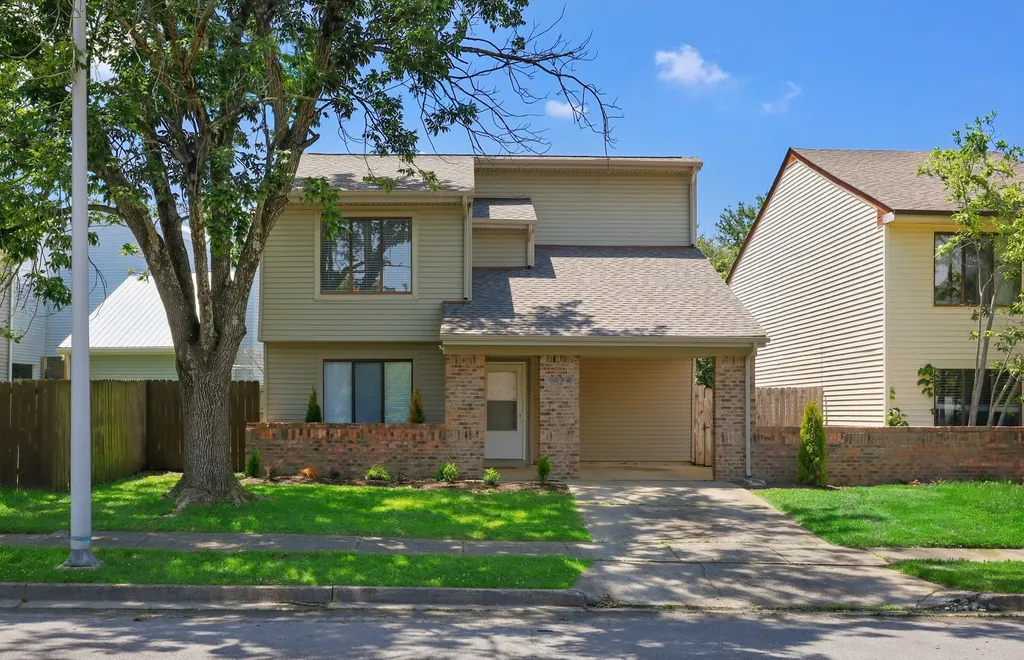 Lexington KY, 1676 Prairie Circle