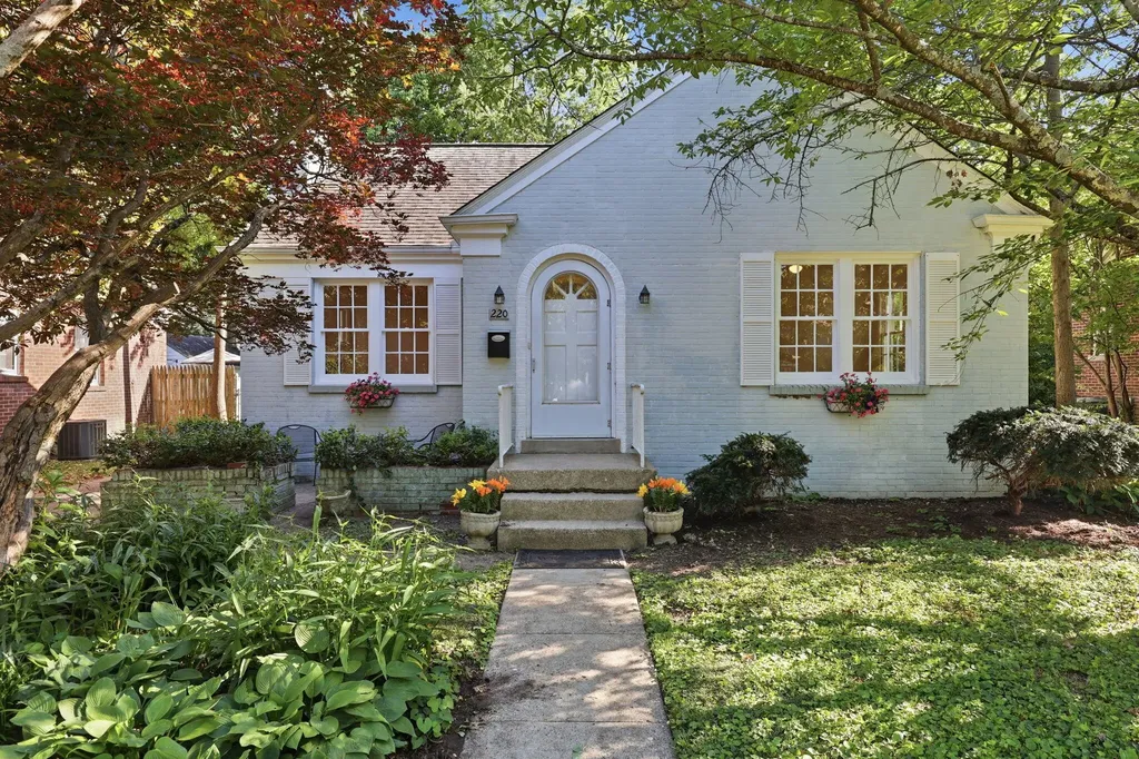 220 Barberry Lane Lexington KY 40503