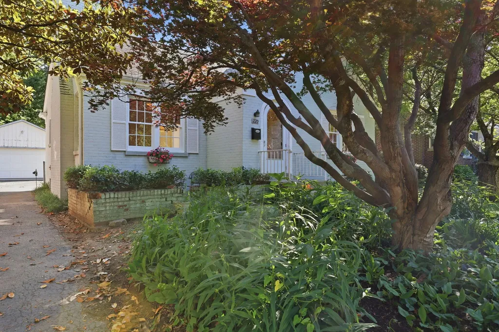 220 Barberry Lane Lexington KY 40503