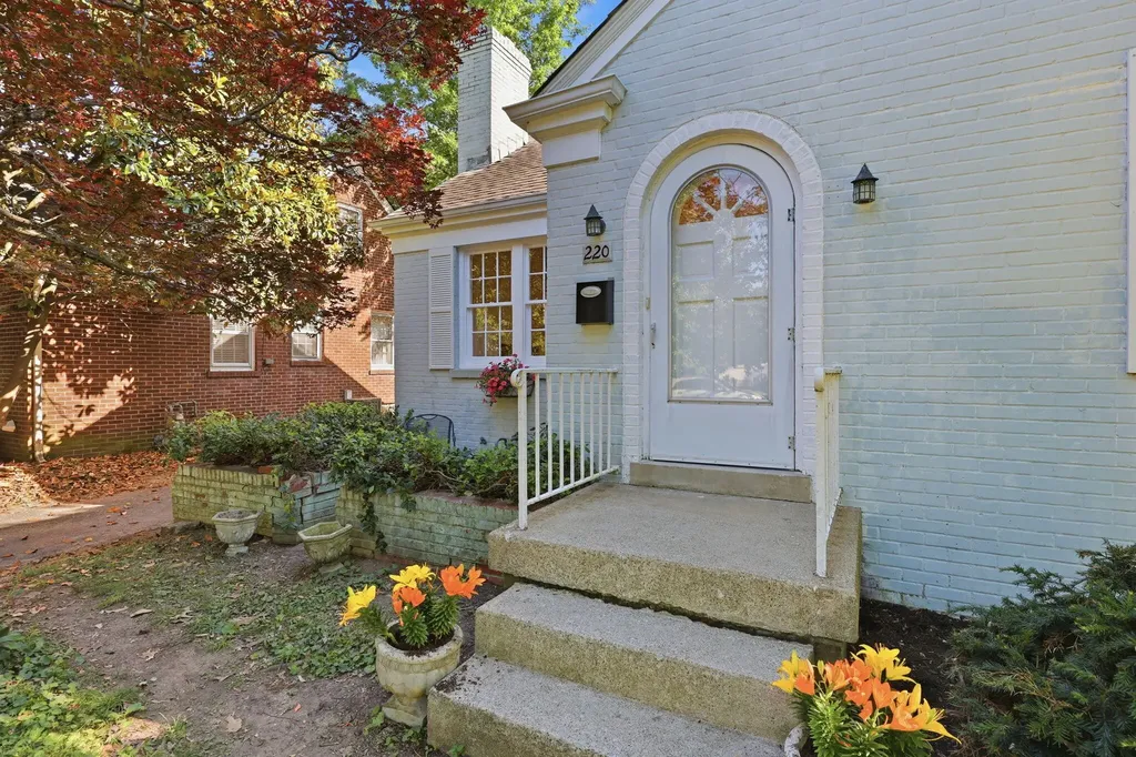 220 Barberry Lane Lexington KY 40503