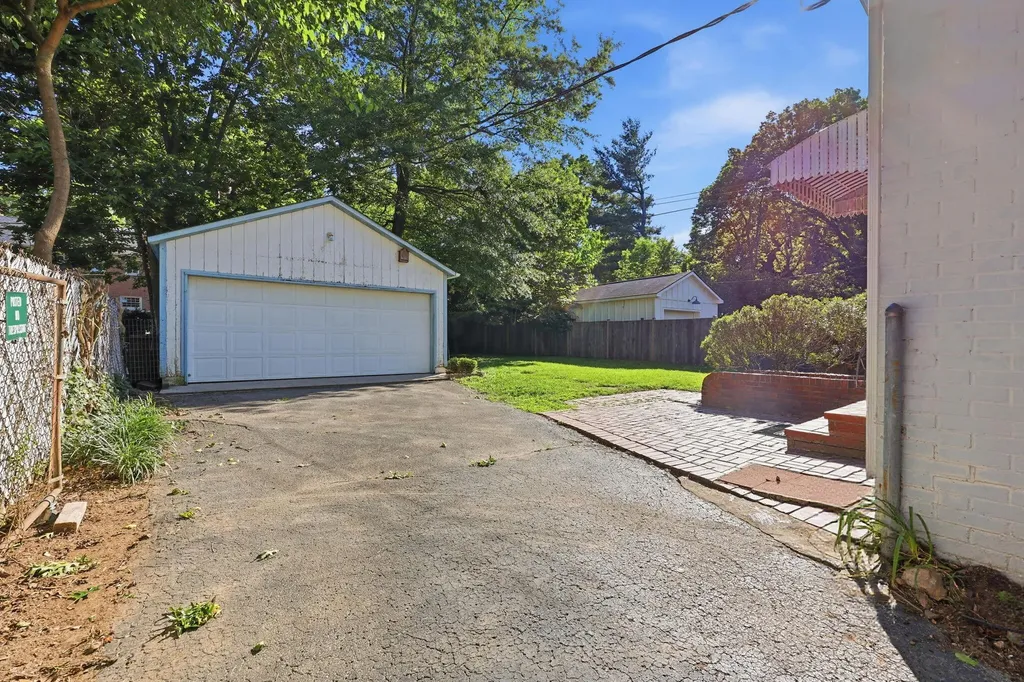 220 Barberry Lane Lexington KY 40503