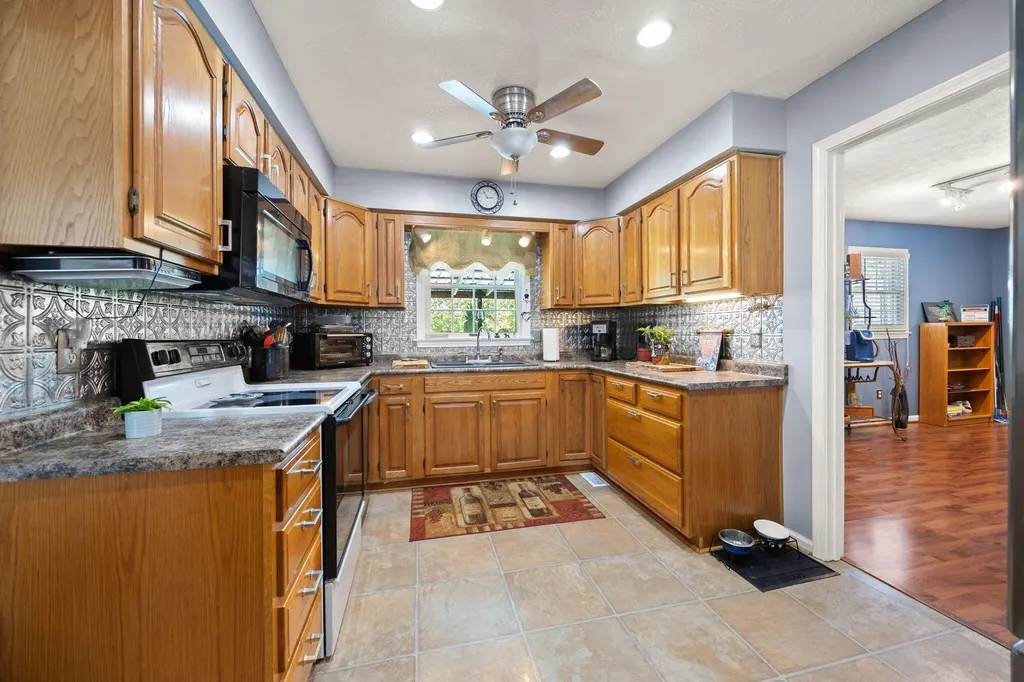105 Jolomic Lane Georgetown KY 40324