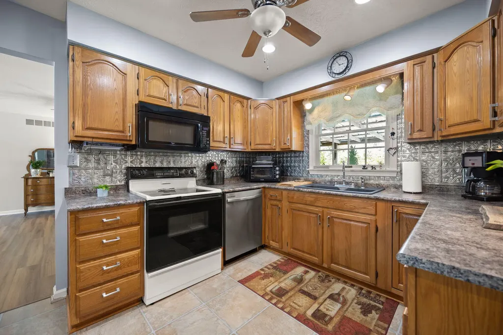 105 Jolomic Lane Georgetown KY 40324