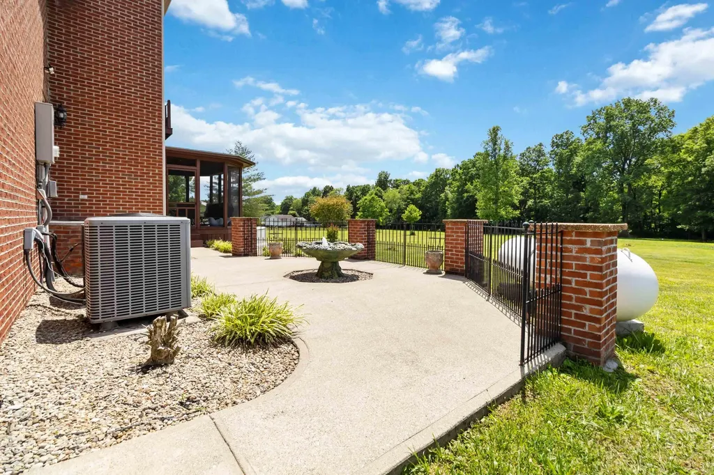 342 Silver Eagle Drive London KY 40744