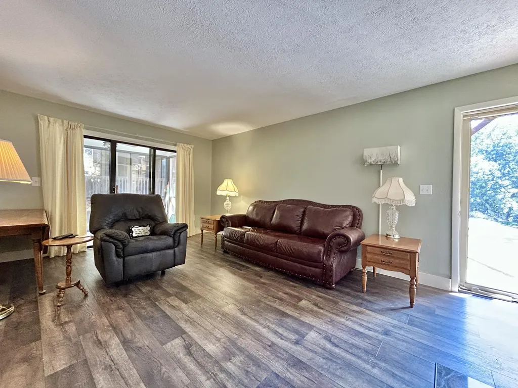 43-4 Woodson Bend Bronston KY 42518