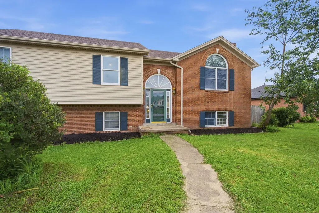 1041 Indian Trail Lawrenceburg KY 40342
