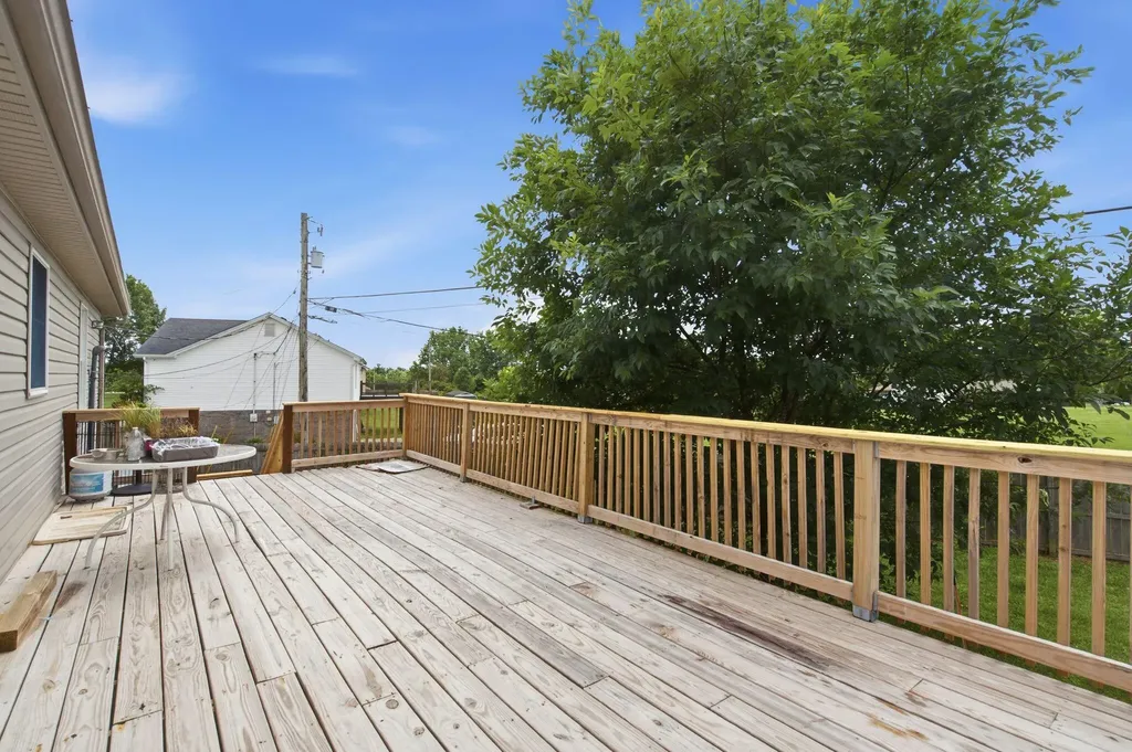 1041 Indian Trail Lawrenceburg KY 40342
