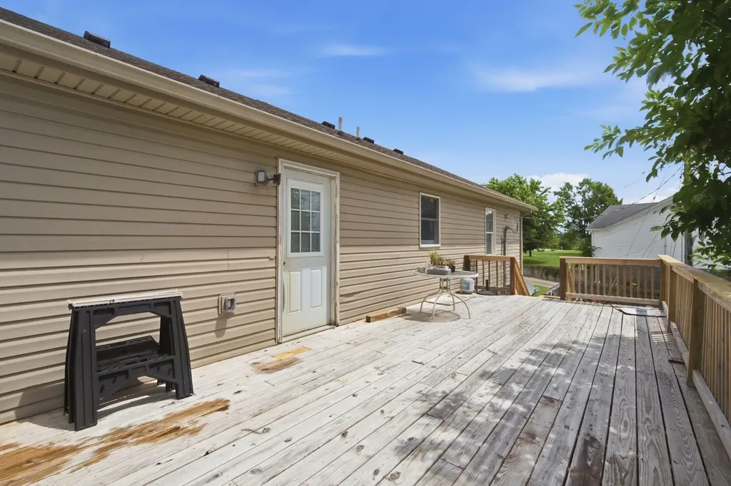 1041 Indian Trail Lawrenceburg KY 40342