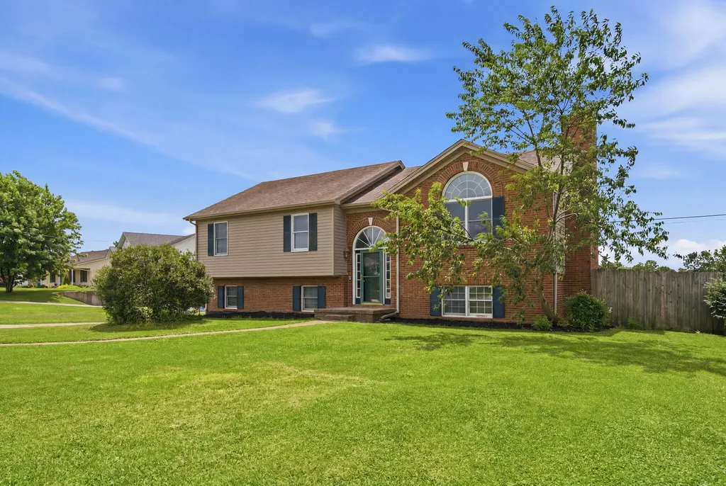 1041 Indian Trail Lawrenceburg KY 40342