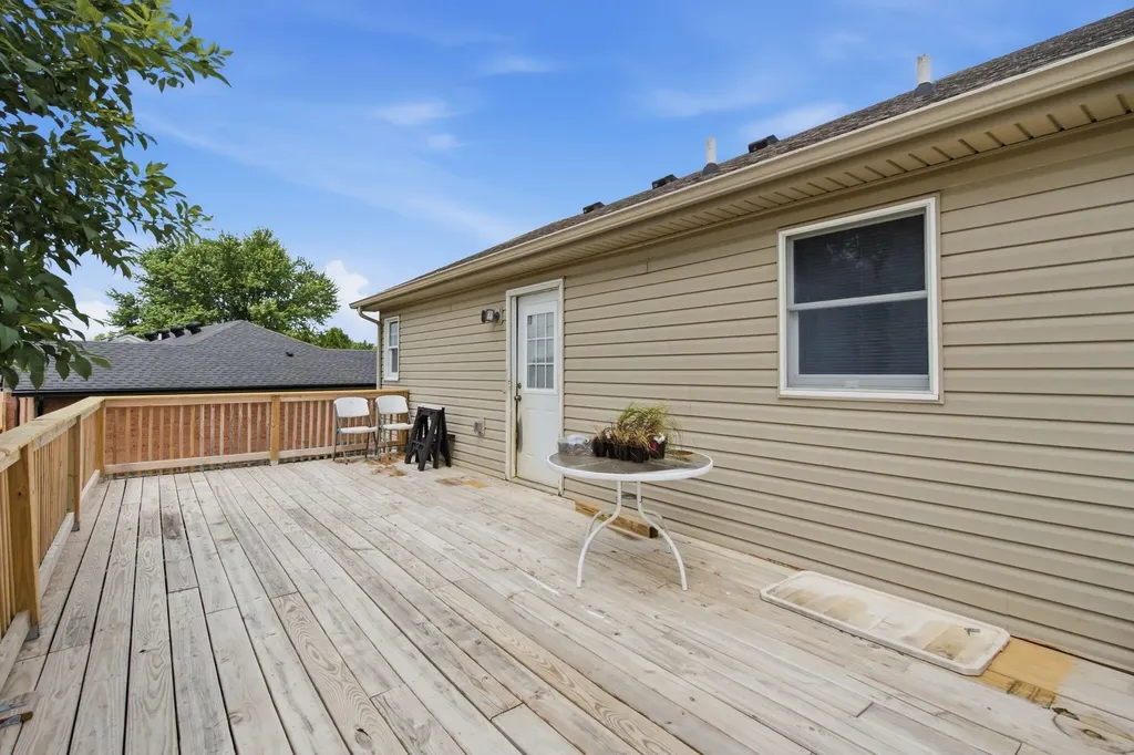 1041 Indian Trail Lawrenceburg KY 40342