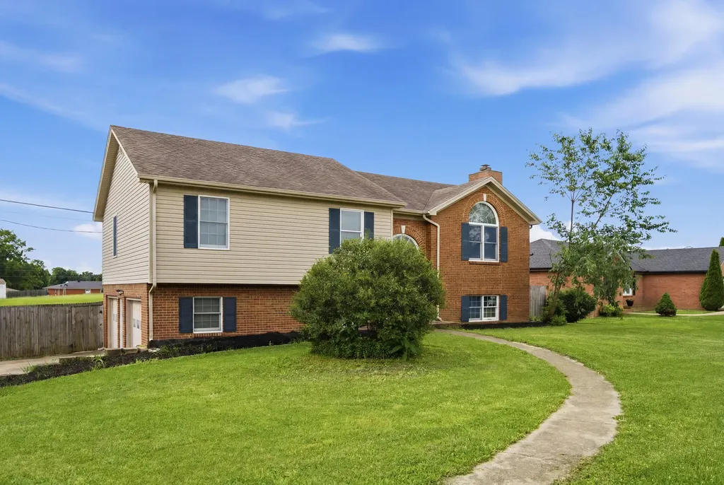 1041 Indian Trail Lawrenceburg KY 40342