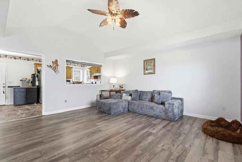 1041 Indian Trail Lawrenceburg KY 40342