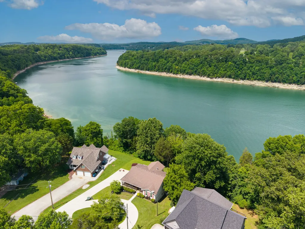 120 Woodson Cove Bronston KY 42518