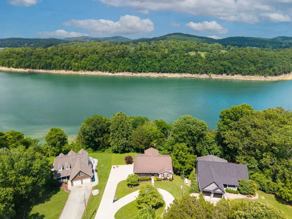 120 Woodson Cove Bronston KY 42518