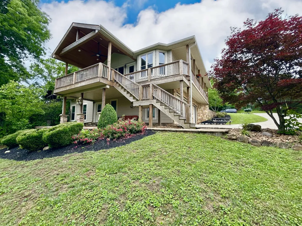 120 Woodson Cove Bronston KY 42518