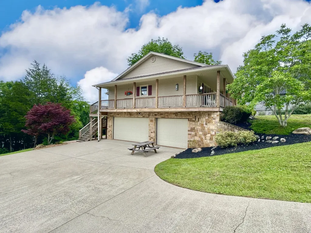 120 Woodson Cove Bronston KY 42518