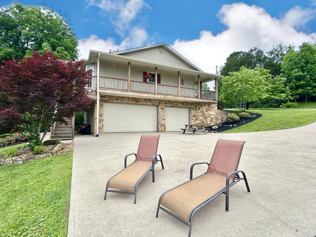 120 Woodson Cove Bronston KY 42518