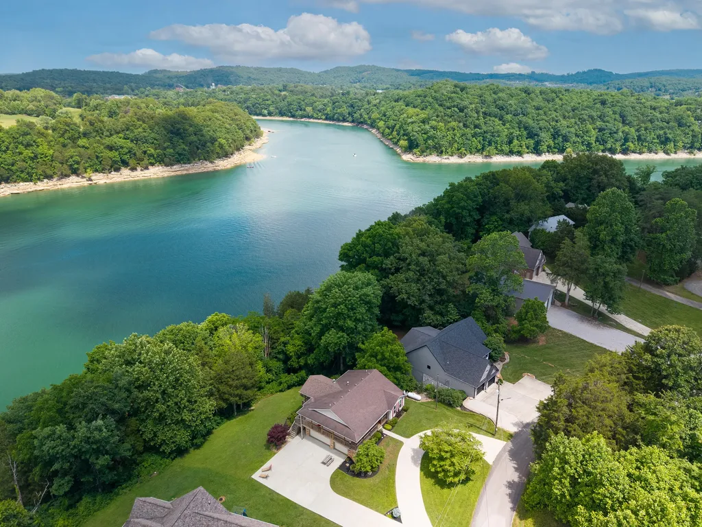120 Woodson Cove Bronston KY 42518