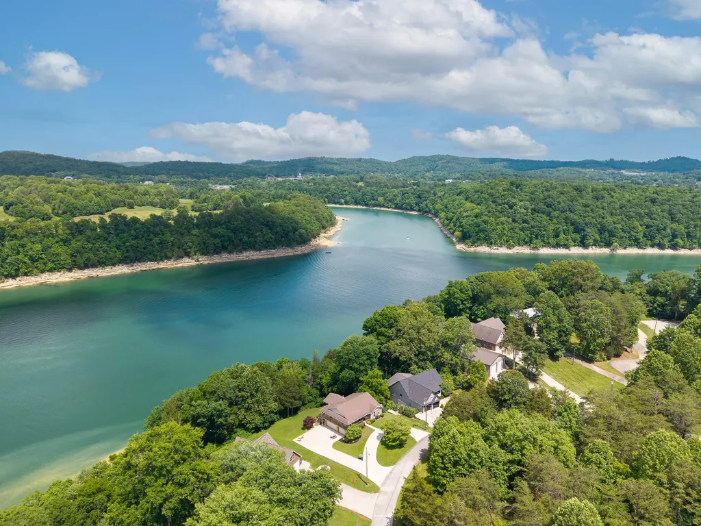 120 Woodson Cove Bronston KY 42518