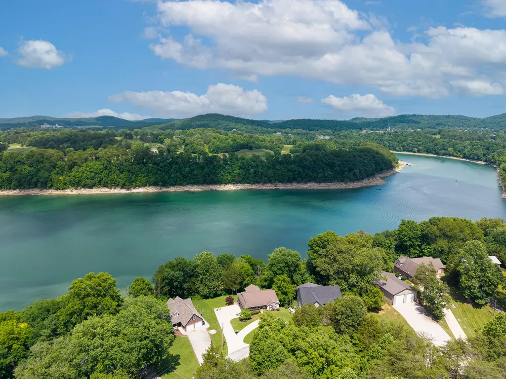 120 Woodson Cove Bronston KY 42518