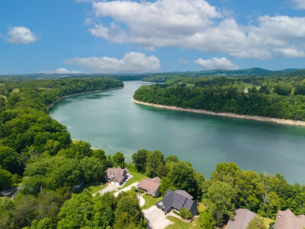 120 Woodson Cove Bronston KY 42518