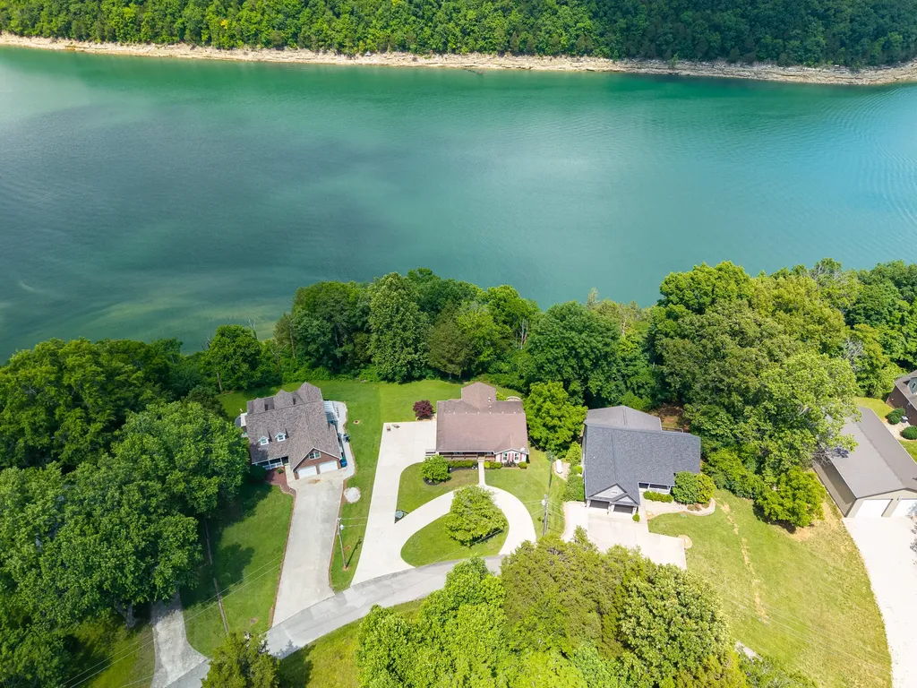 120 Woodson Cove Bronston KY 42518