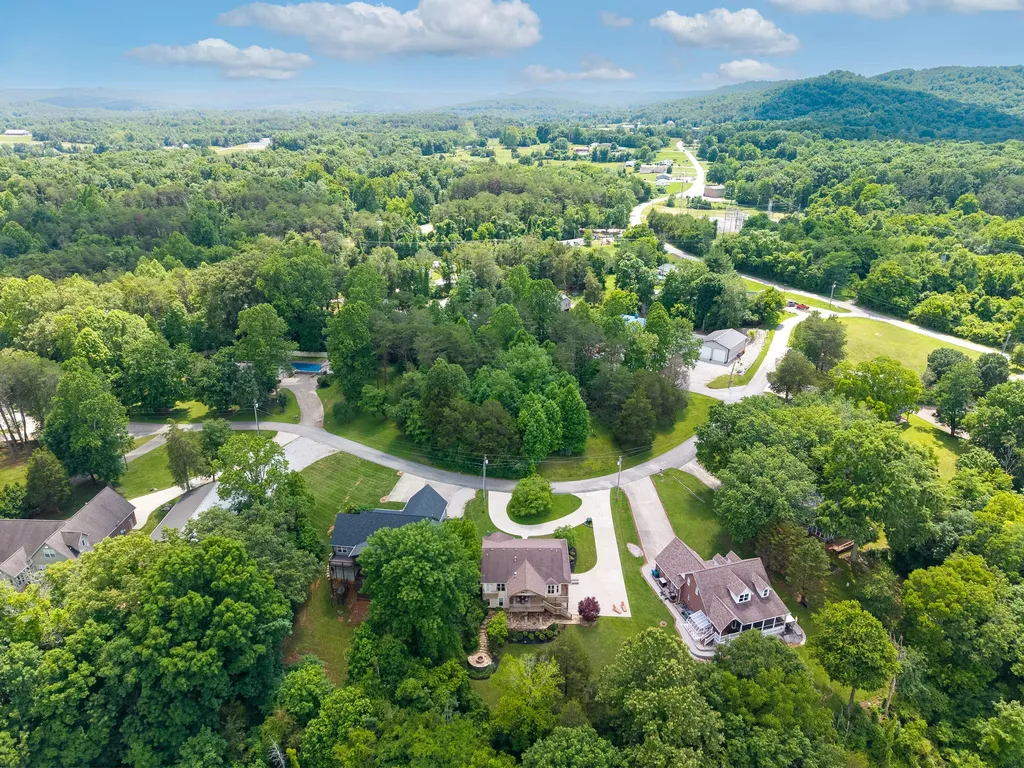 120 Woodson Cove Bronston KY 42518