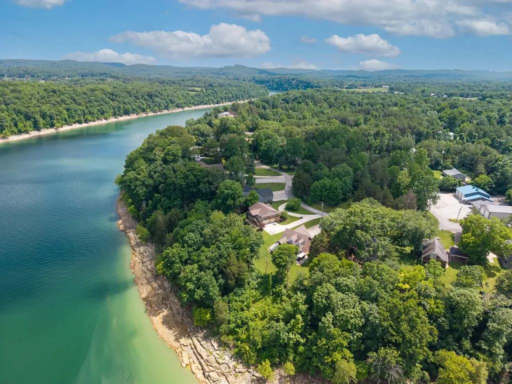 120 Woodson Cove Bronston KY 42518