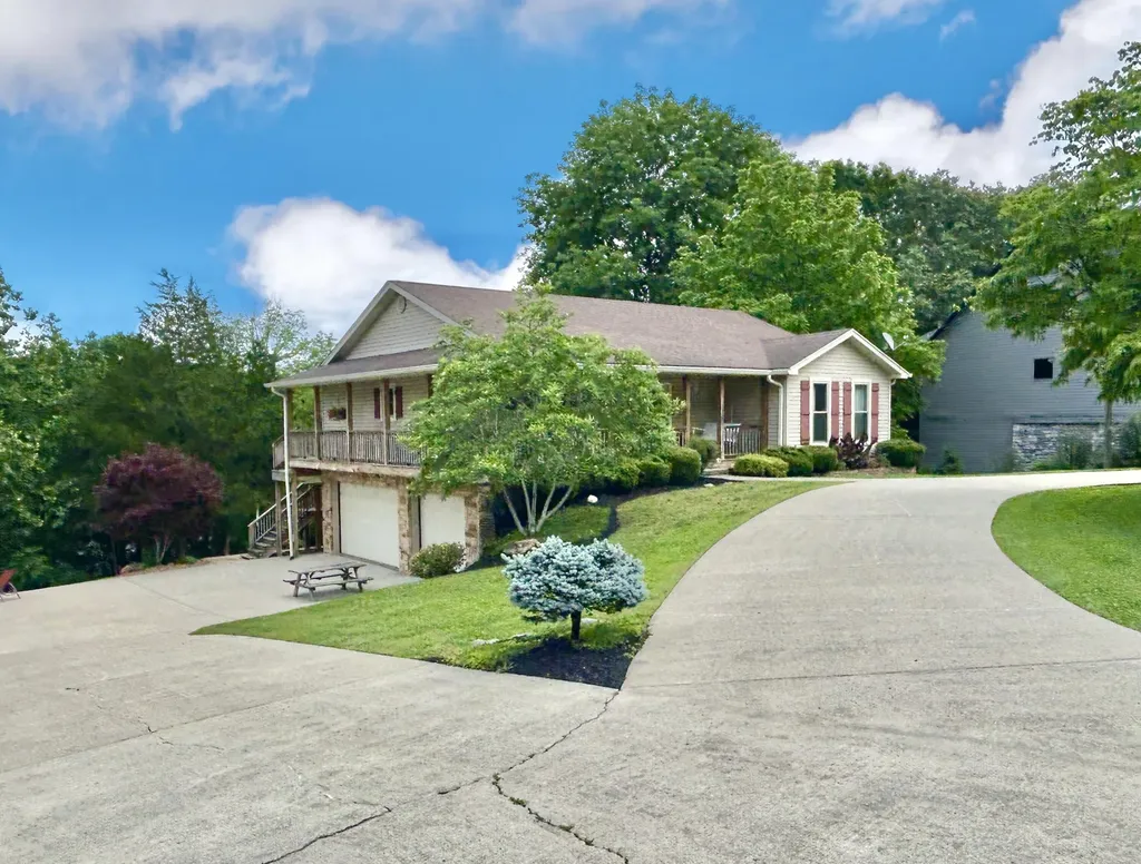 120 Woodson Cove Bronston KY 42518