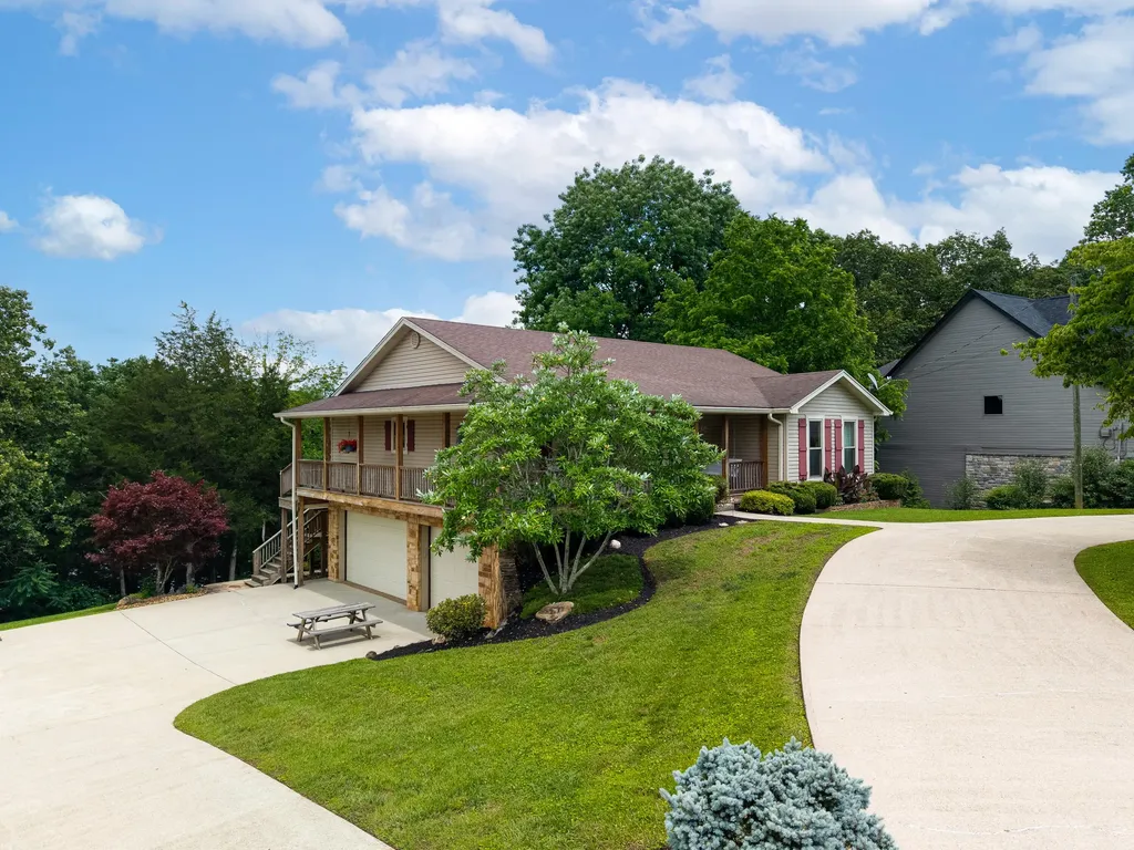 120 Woodson Cove Bronston KY 42518