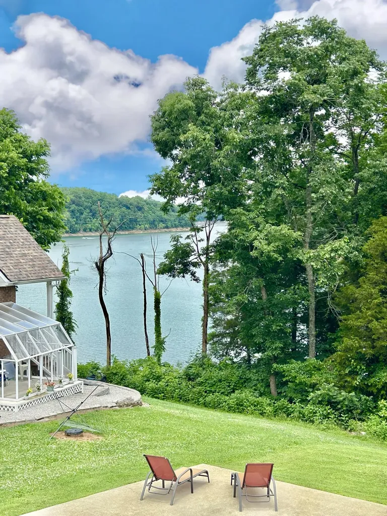 120 Woodson Cove Bronston KY 42518
