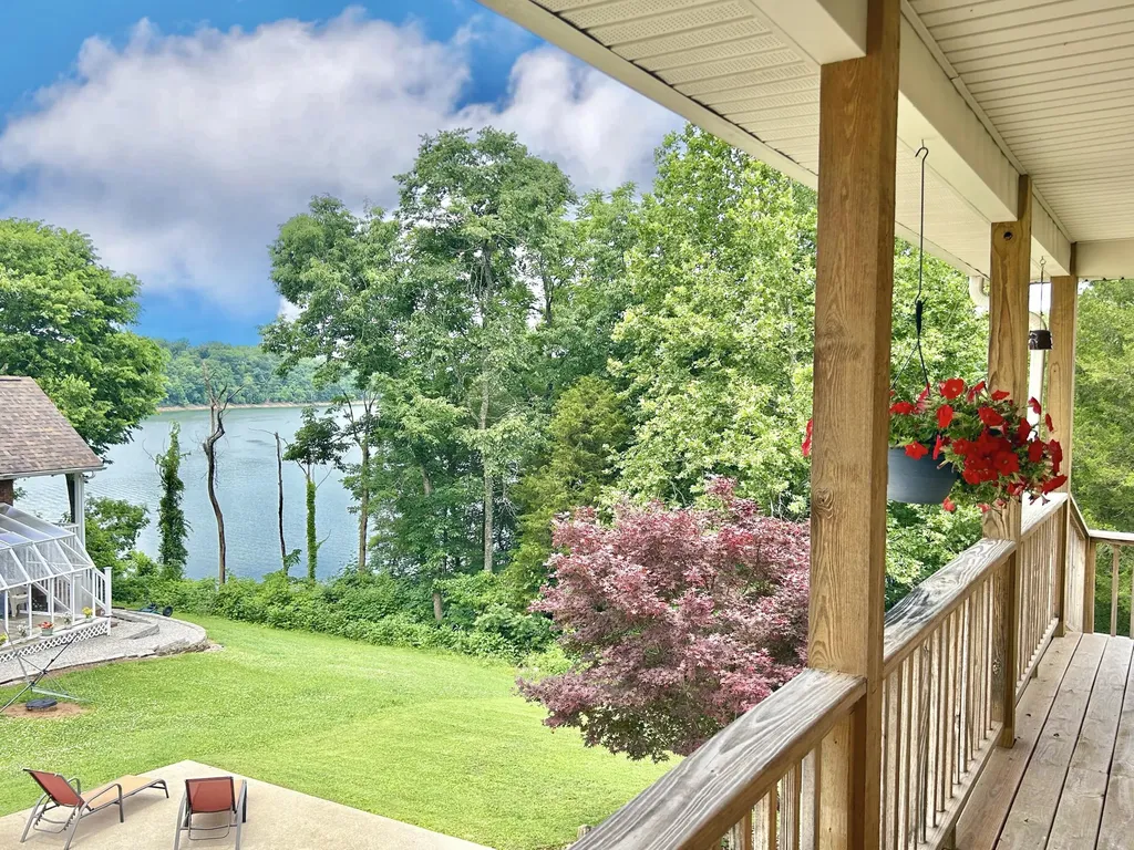 120 Woodson Cove Bronston KY 42518