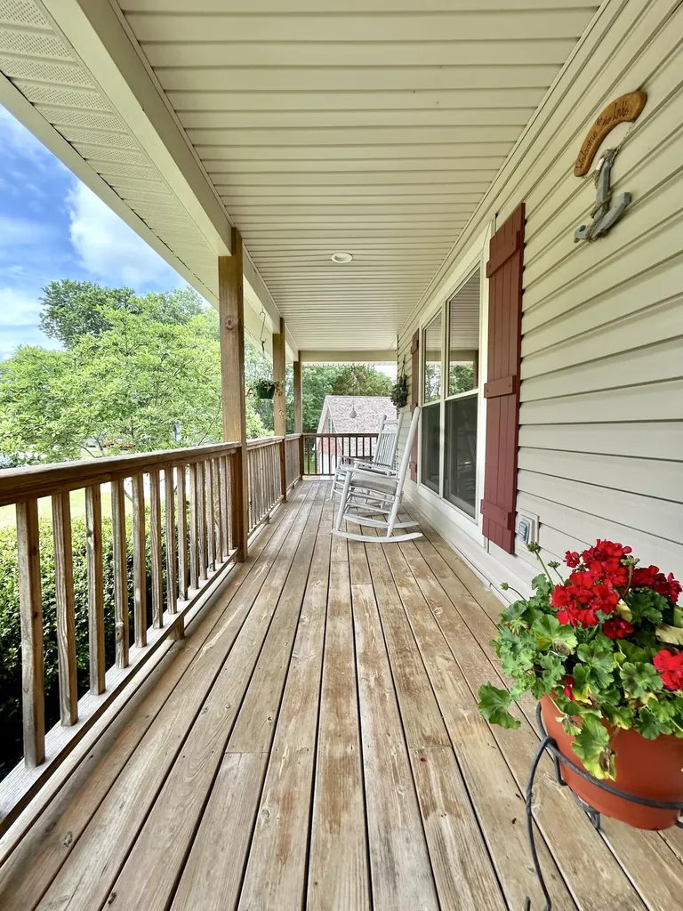 120 Woodson Cove Bronston KY 42518