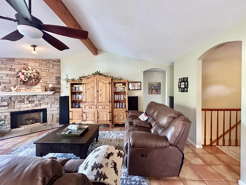 120 Woodson Cove Bronston KY 42518